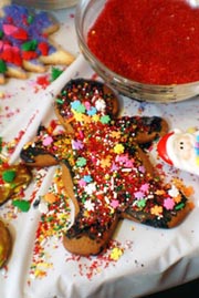 http://www.beyondwonderful.com/images/barbaras_blog/cookie_party/desserts_gingerbread_people_180x270.jpg