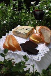 Cheese and Wine Pairing, Cashel Irish Blue Cheese and Late Harvest Zinfandel cheese tray appetizer recipe.
