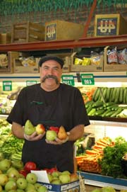 Beyond Wonderful Produce Expert, Dan Avakian picks a variety of crisp, autumn pears for eating, favorite recipes, and value.