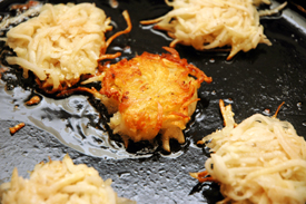 Illustrated step-by-step instructions for making the potato latkes recipe. Traditional Hanukkah potato pancakes recipe.