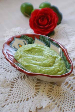 Salsa de Aguacate authentic Mexican reciipe. Avocado and Tomatillo sauce recipe for tacos, tostados, salads, party chip dips recipe.